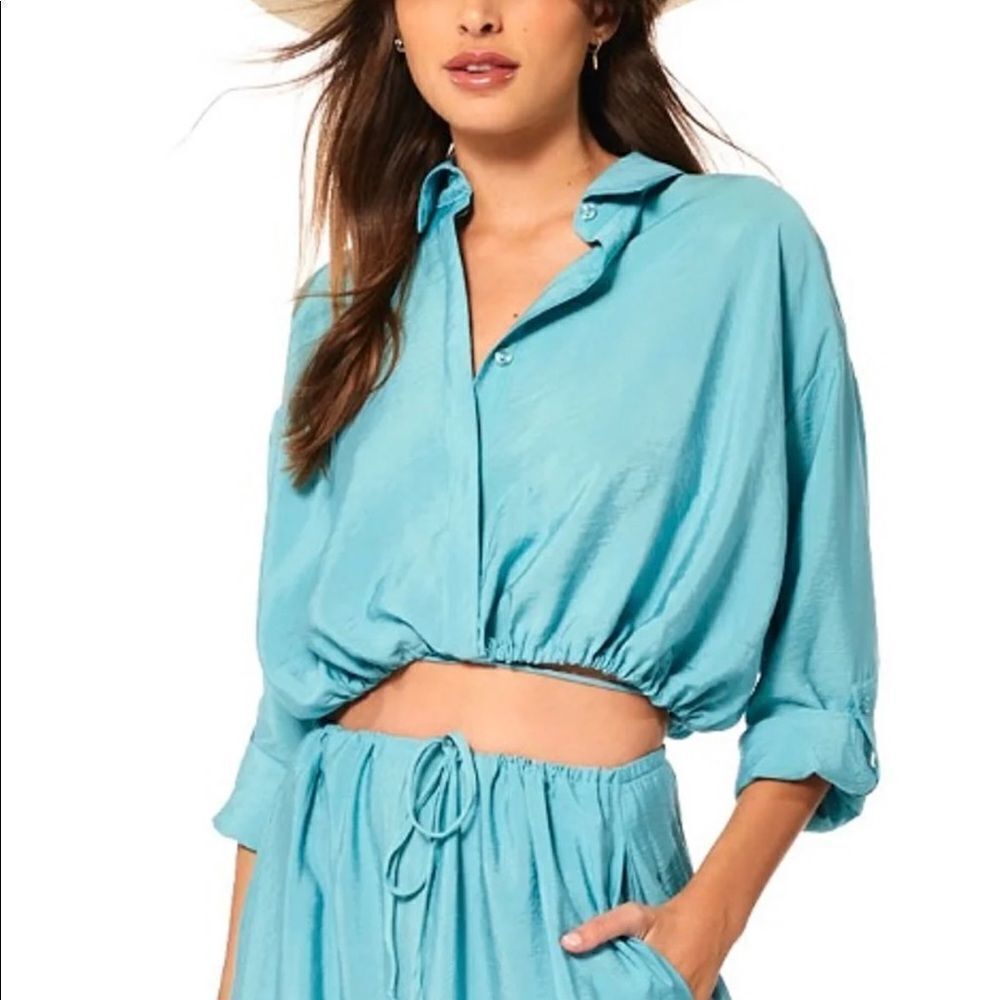 NWT. Young Fabulous and Broke cropturquoise long sleeve Buttons up top